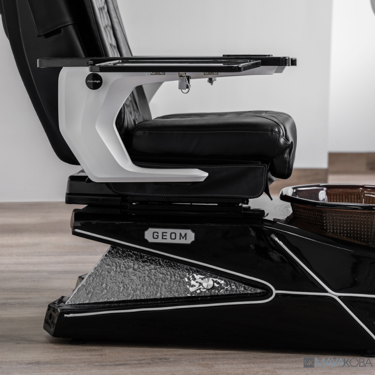GEOM II Pedicure Spa with DX Chair Top by Mayakoba