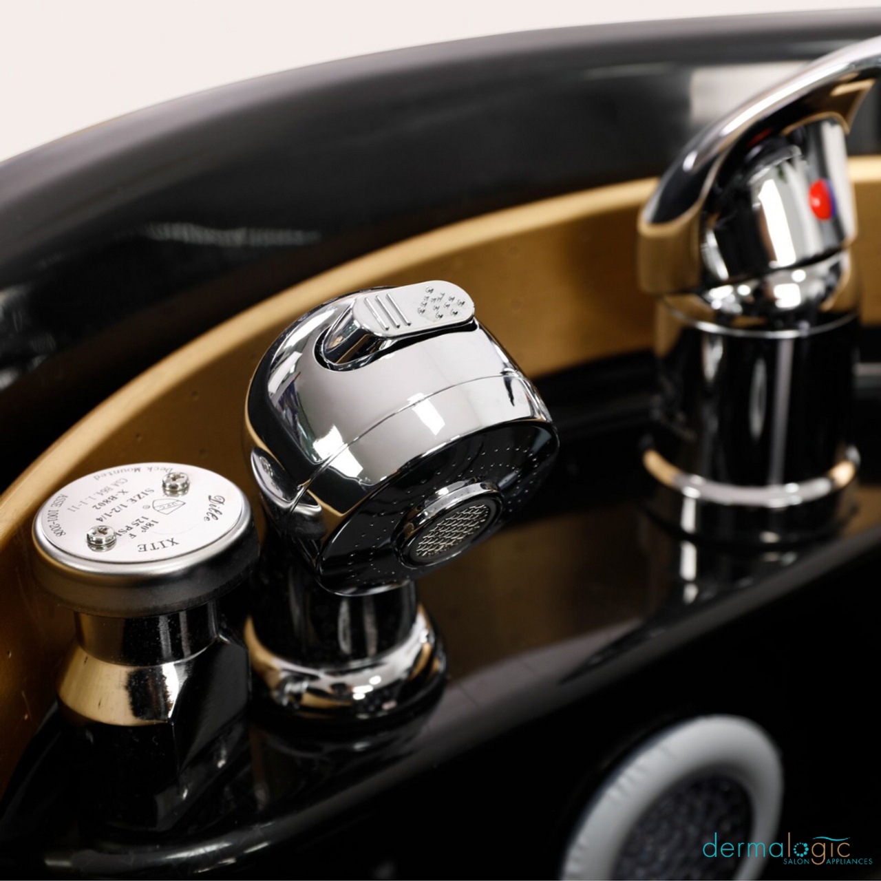 Cama de tratamiento de spa y masajes Akira Head XF501