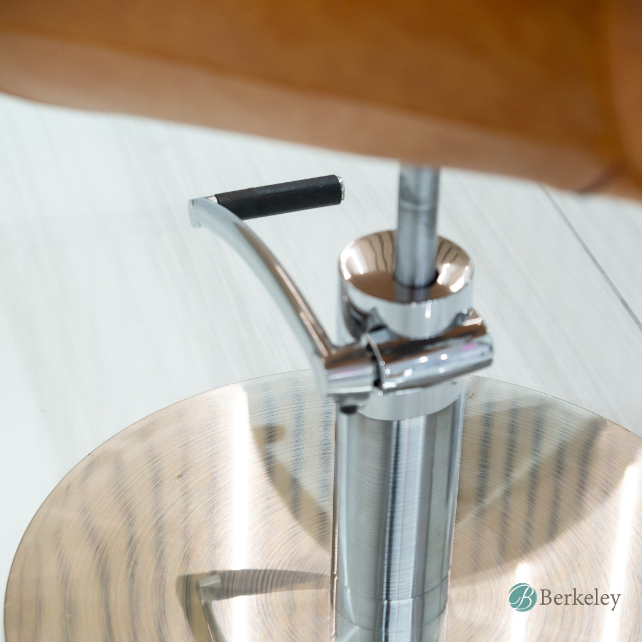 MILLA Styling Chair w/ A58 Pump by Berkeley