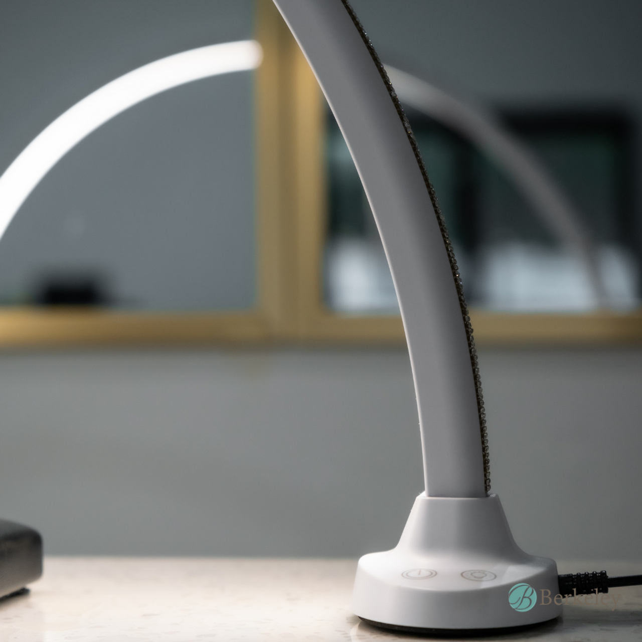 KEEN LUNA LED Tabletop Lamp