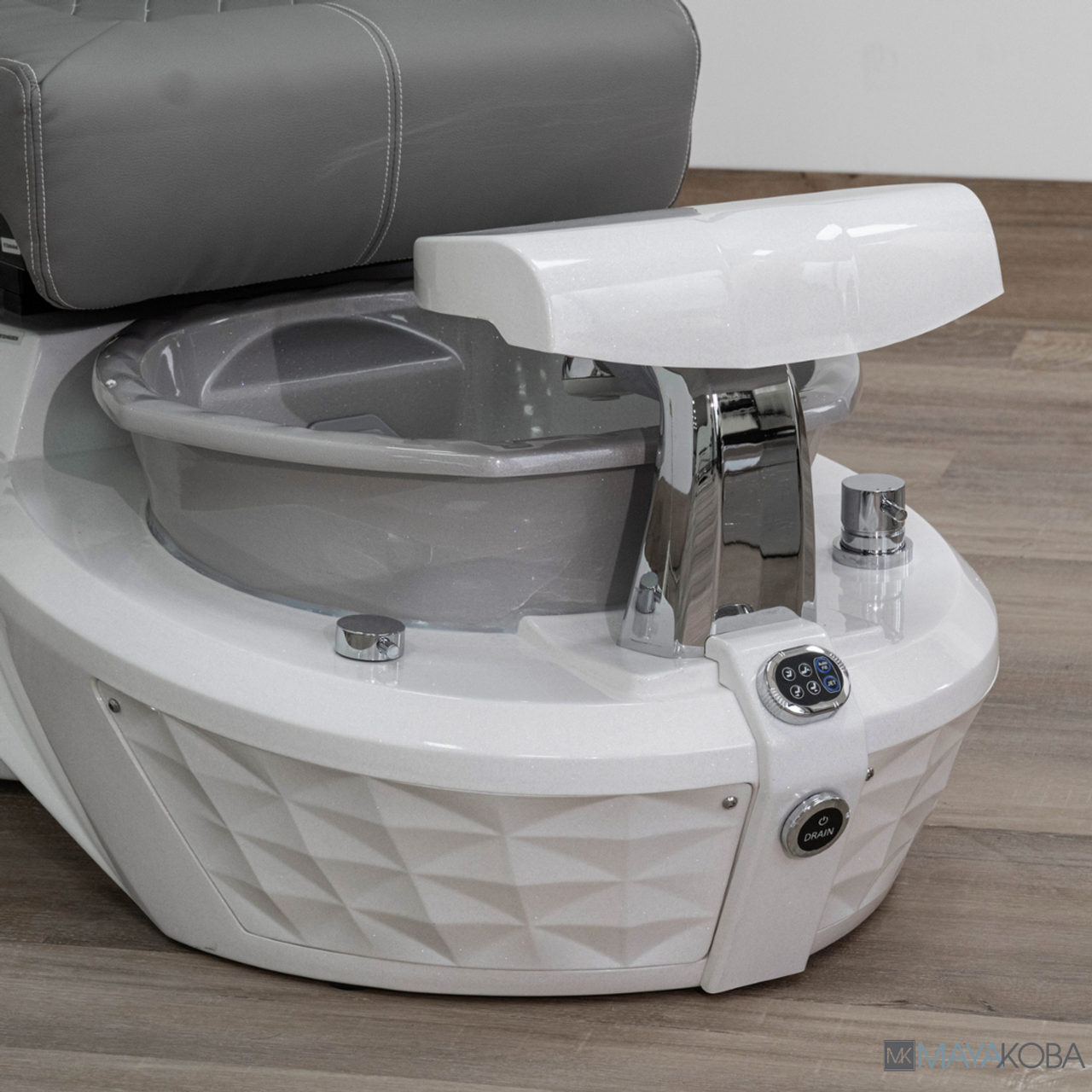 GEOM I Pedicure Spa with FX Chair Top by Mayakoba