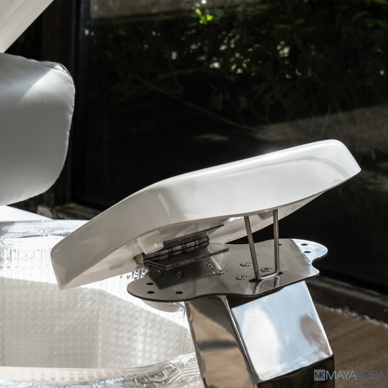 GEOM II Pedicure Spa with FX Chair Top by Mayakoba