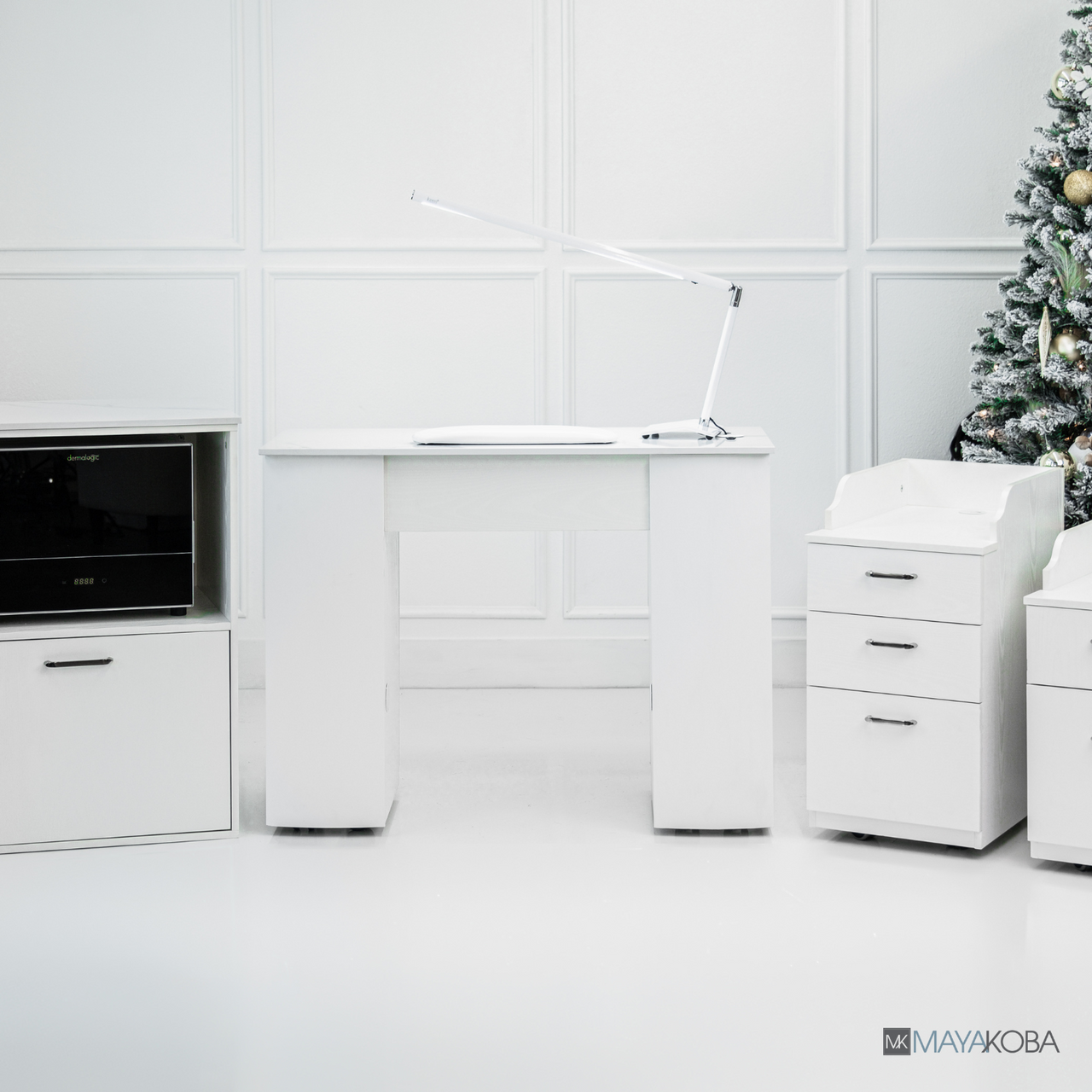 AVIGNON Manicure Table