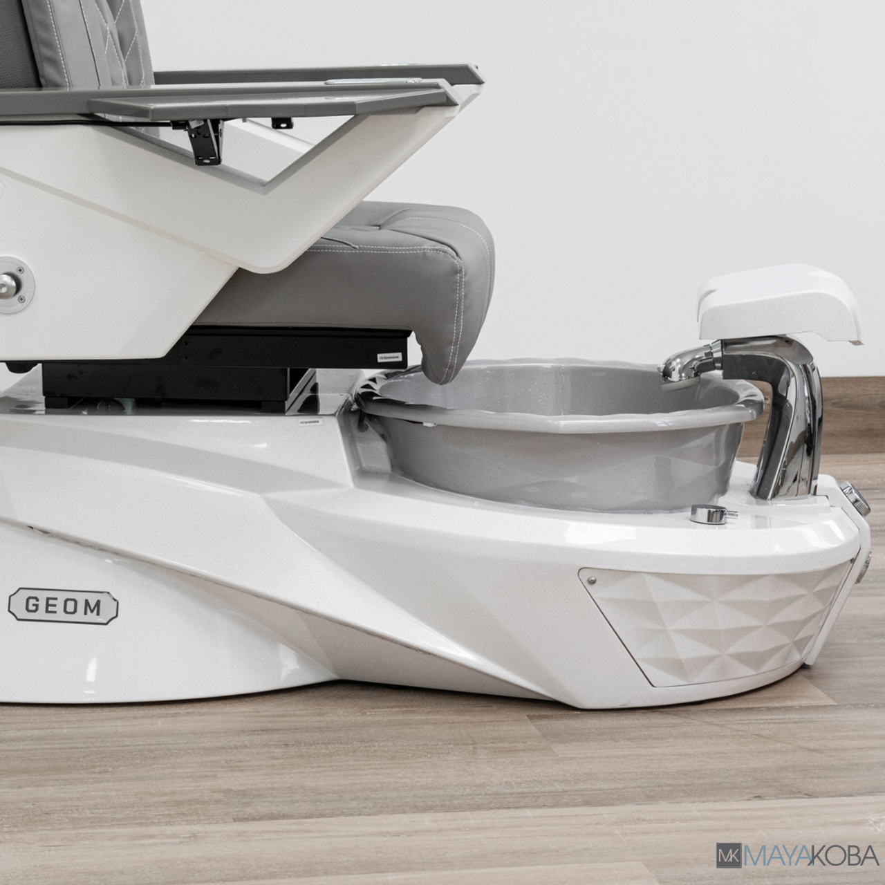 GEOM I Pedicure Spa with FX Chair Top by Mayakoba