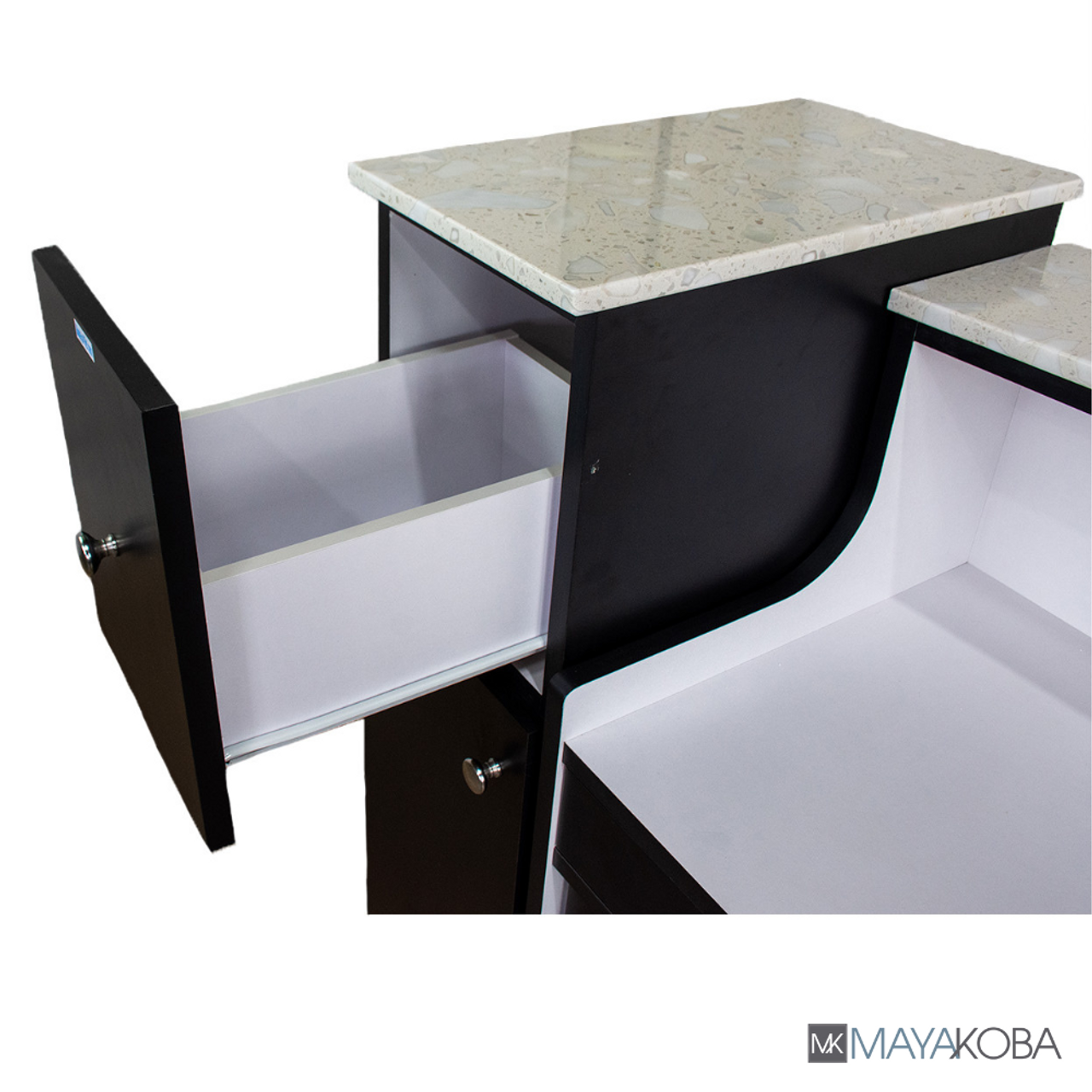 Mesa de recepción SONOMA II con expositor de Mayakoba 