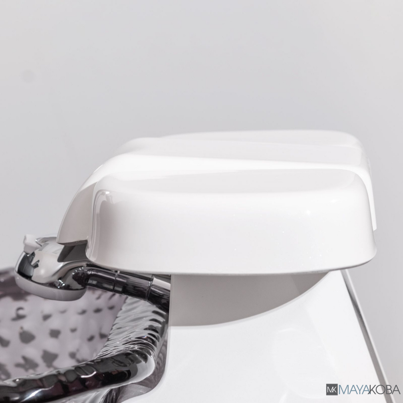 SERENITY Pedicure Spa with FX II Chair Top by Mayakoba