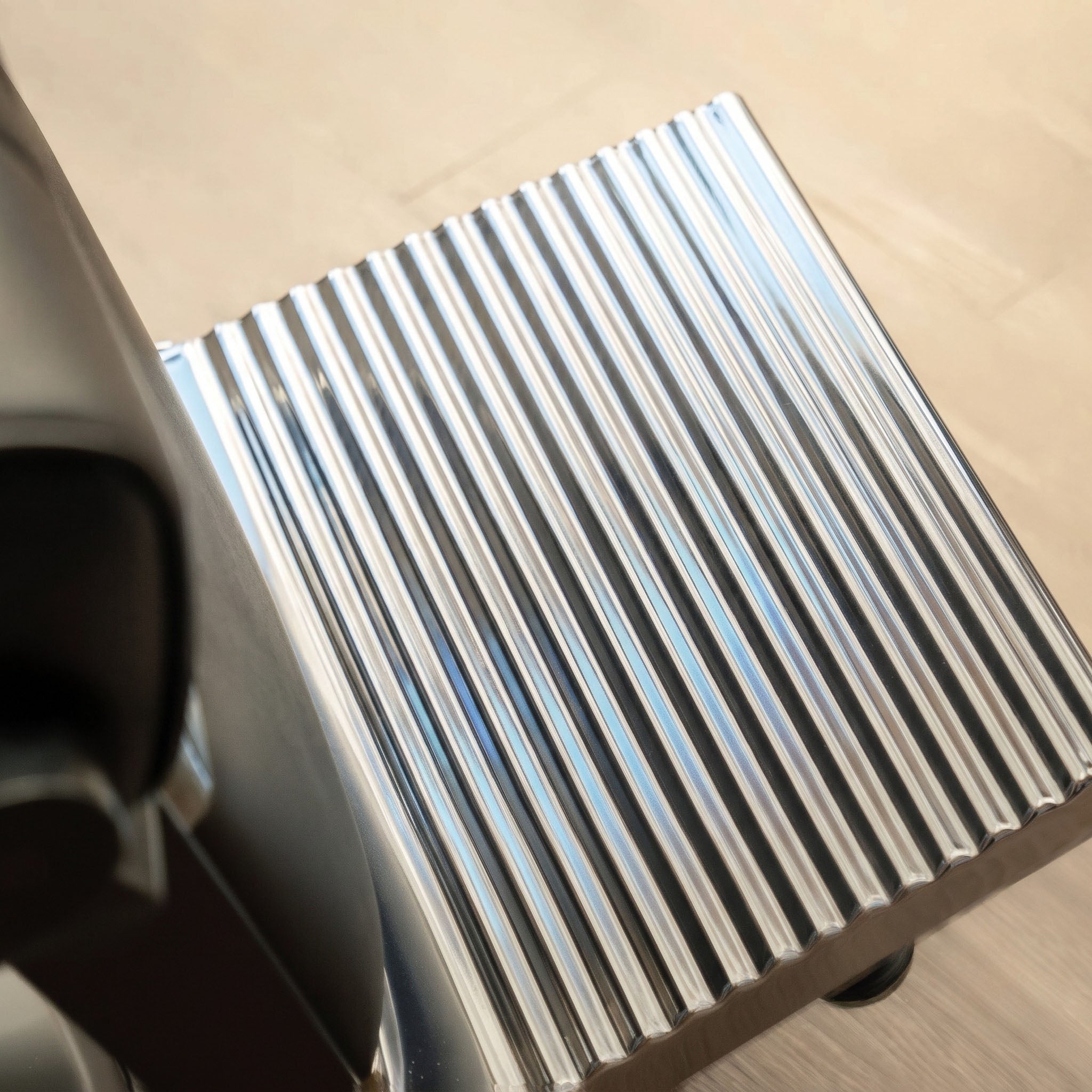 CAPRI Barber Chair w/ Recliner On The Backrest