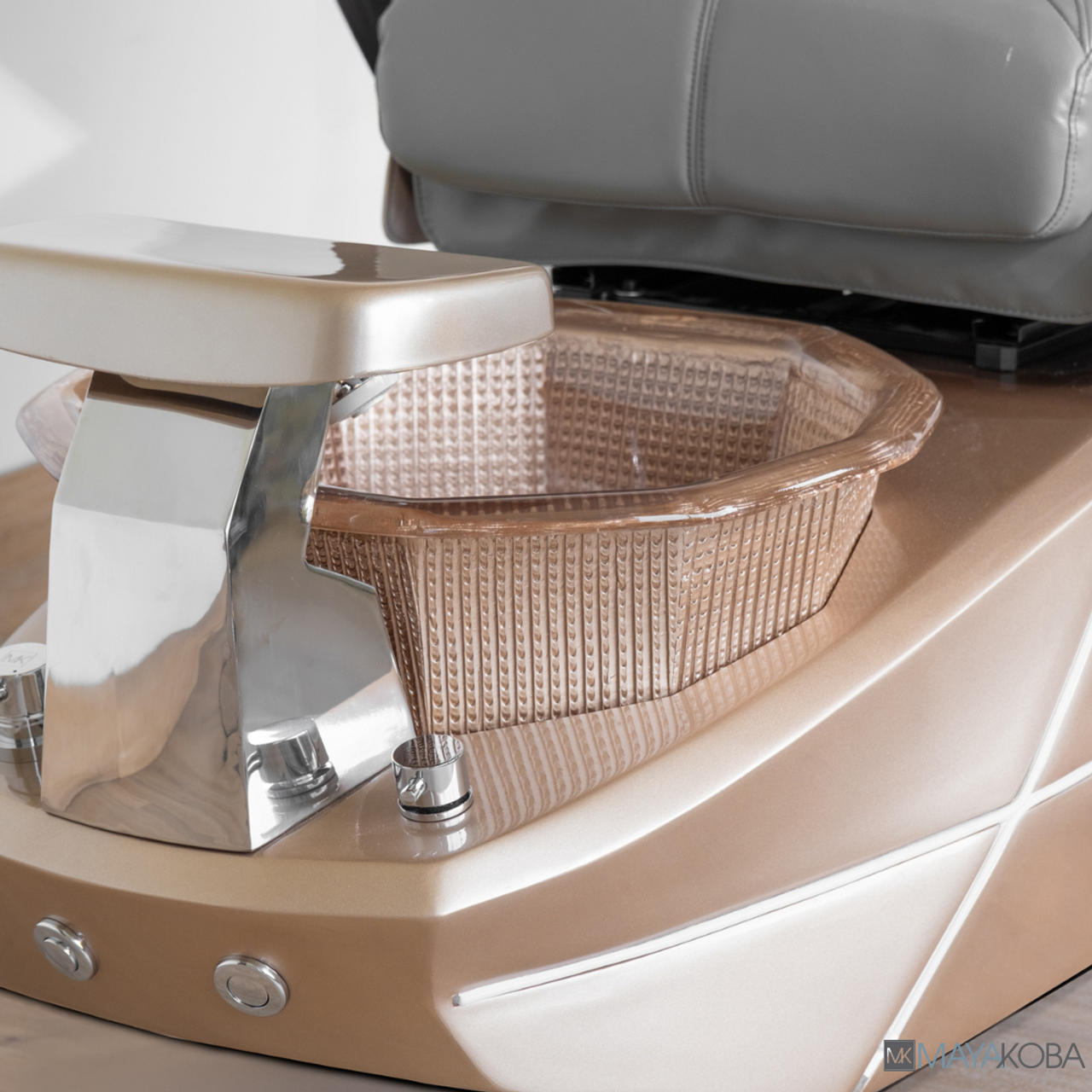 GEOM II Pedicure Spa with DX Chair Top by Mayakoba