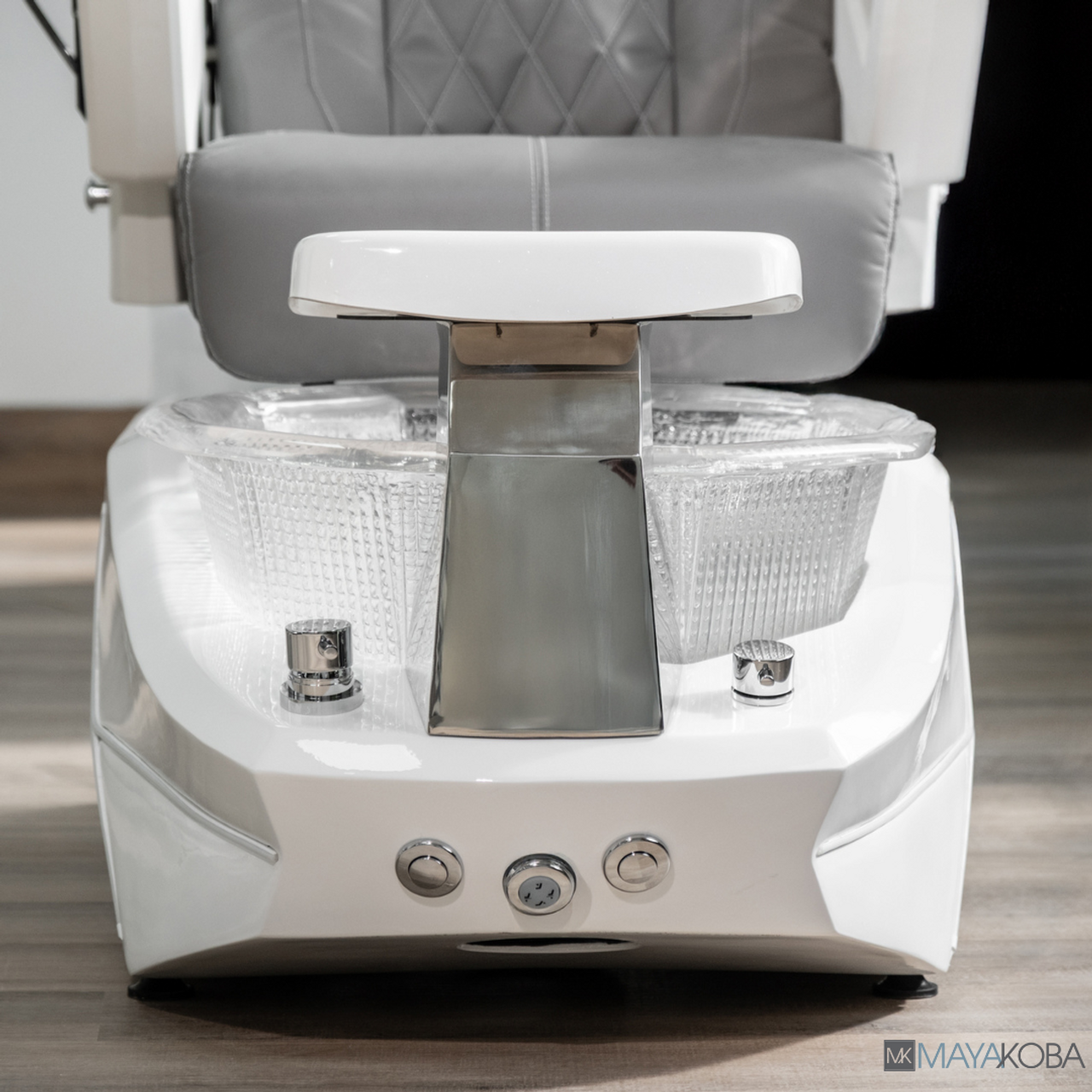 GEOM II Pedicure Spa with FX Chair Top by Mayakoba