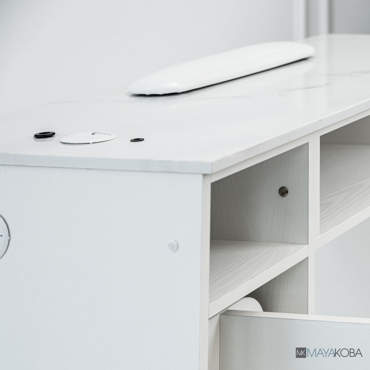 AVIGNON Manicure Table